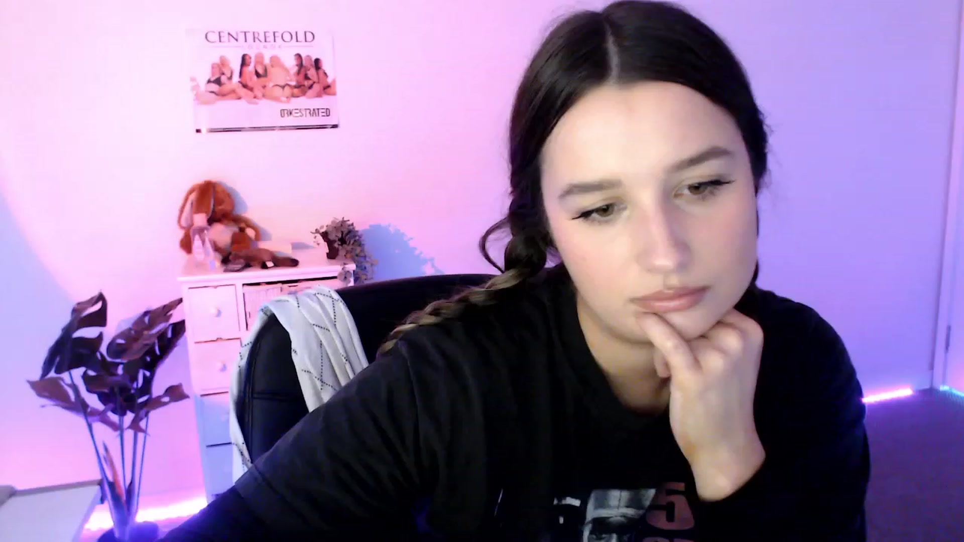 Gallery image thumbnail from StonksRoom's myfreecams stream on, 10/06/2023, 07:16 image 9 of 20