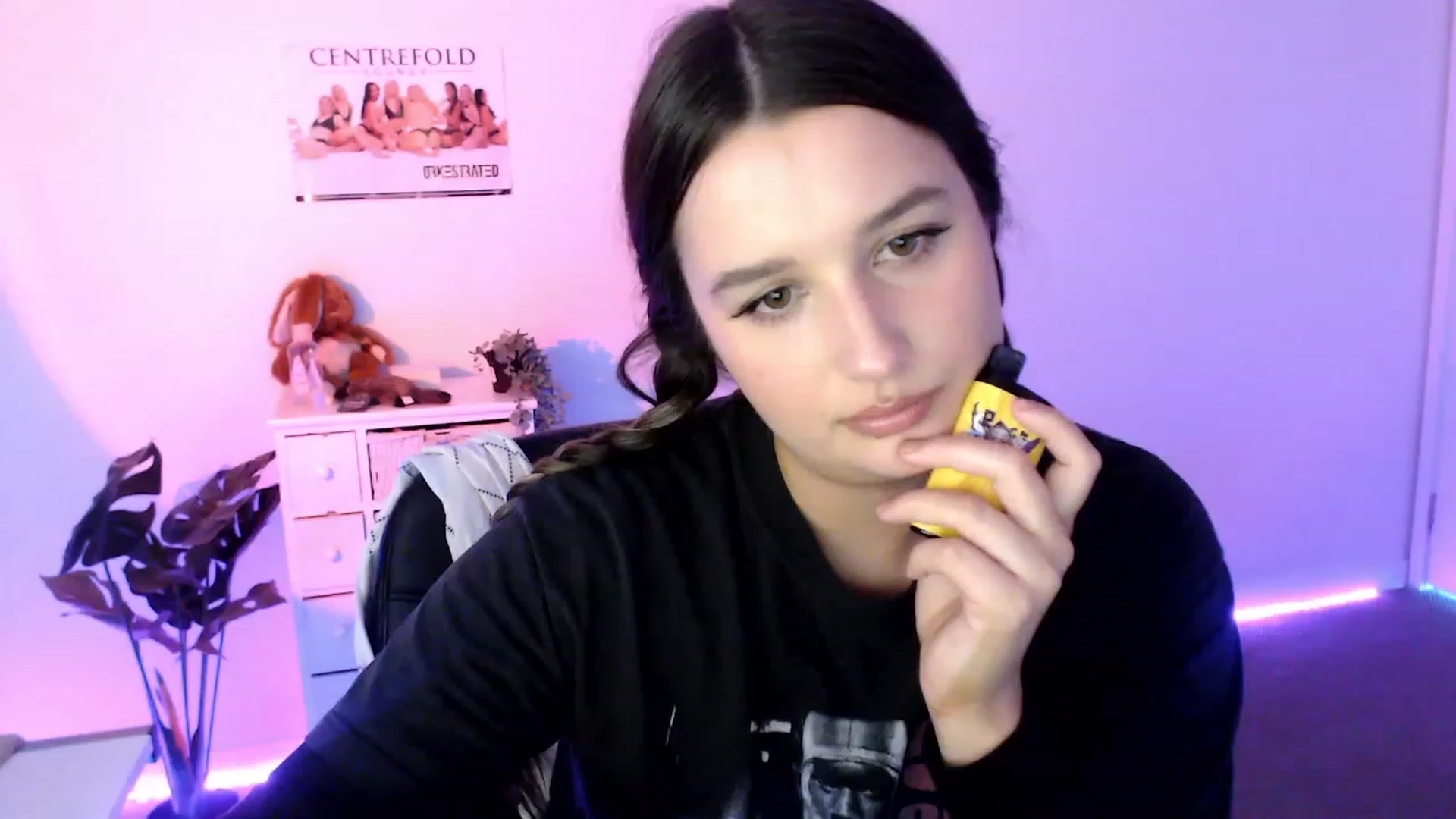 Gallery image thumbnail from StonksRoom's myfreecams stream on, 10/06/2023, 07:16 image 10 of 20