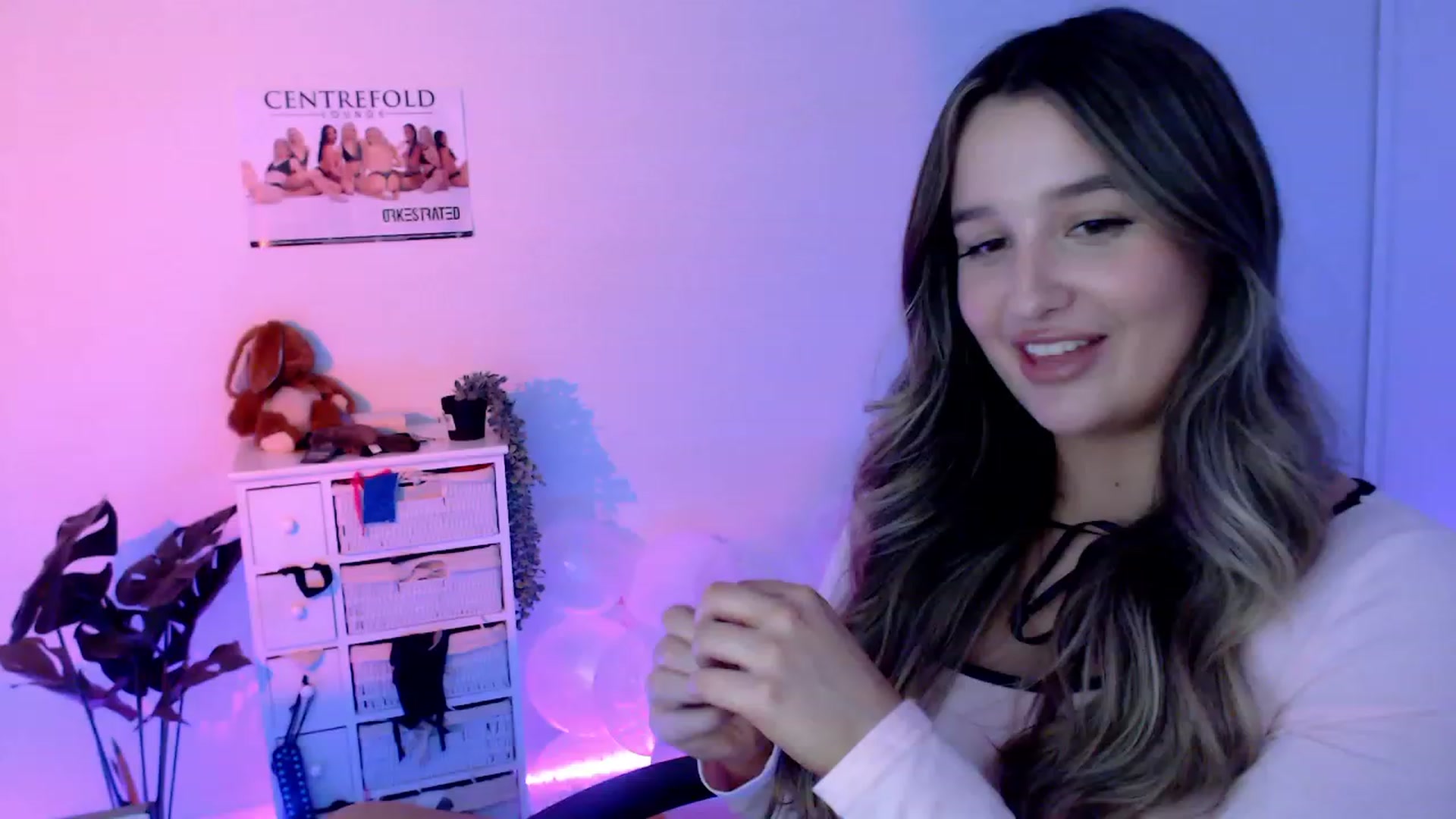 Gallery image thumbnail from StonksRoom's myfreecams stream on, 10/27/2023, 07:43 image 15 of 20