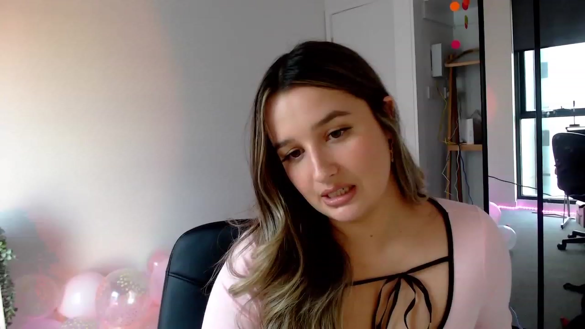 Gallery image thumbnail from StonksRoom's myfreecams stream on, 10/27/2023, 08:34 image 9 of 20
