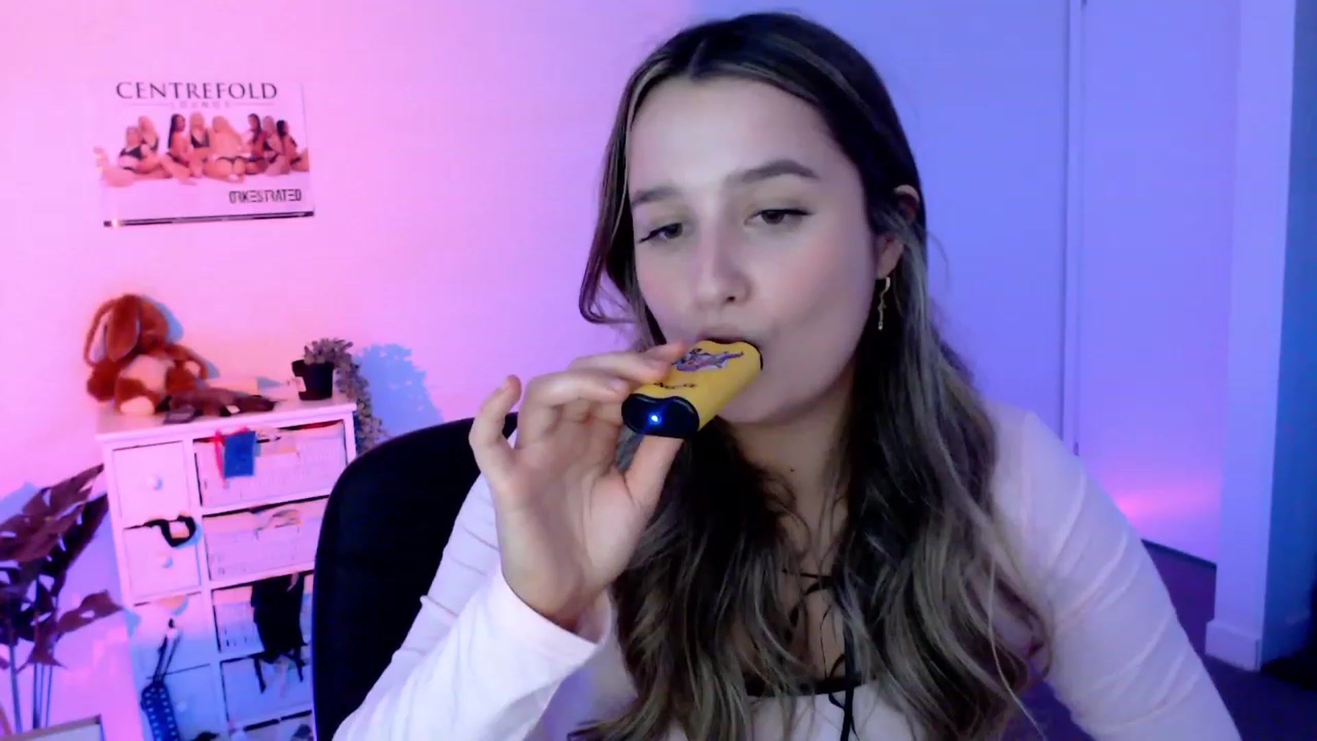 Gallery image thumbnail from StonksRoom's myfreecams stream on, 10/27/2023, 08:34 image 16 of 20