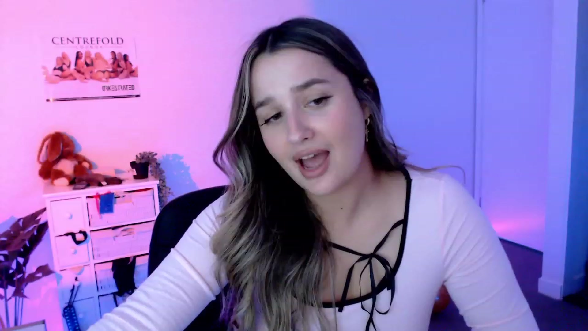 Gallery image thumbnail from StonksRoom's myfreecams stream on, 10/27/2023, 08:34 image 17 of 20