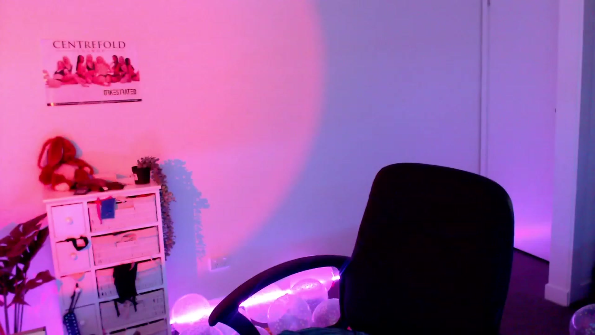 Gallery image thumbnail from StonksRoom's myfreecams stream on, 10/27/2023, 08:50 image 18 of 20