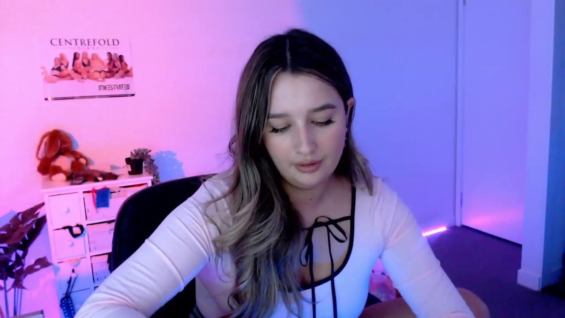 Gallery image thumbnail from StonksRoom's myfreecams stream on, 10/27/2023, 08:50 image 5 of 20