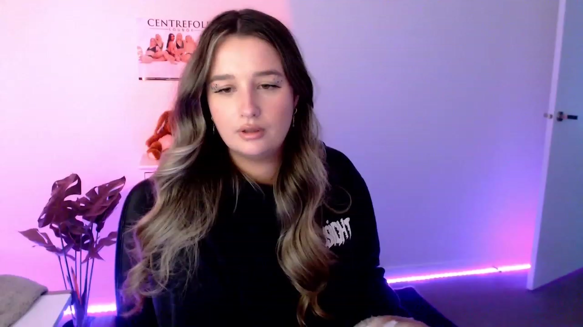 Gallery image thumbnail from StonksRoom's myfreecams stream on, 11/03/2023, 08:04 image 10 of 20