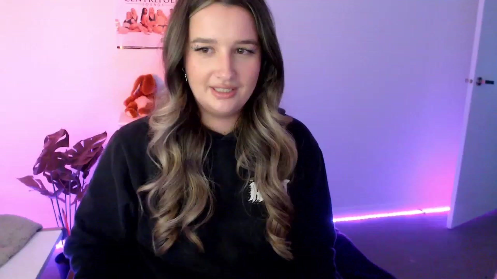 Gallery image thumbnail from StonksRoom's myfreecams stream on, 11/03/2023, 08:04 image 18 of 20