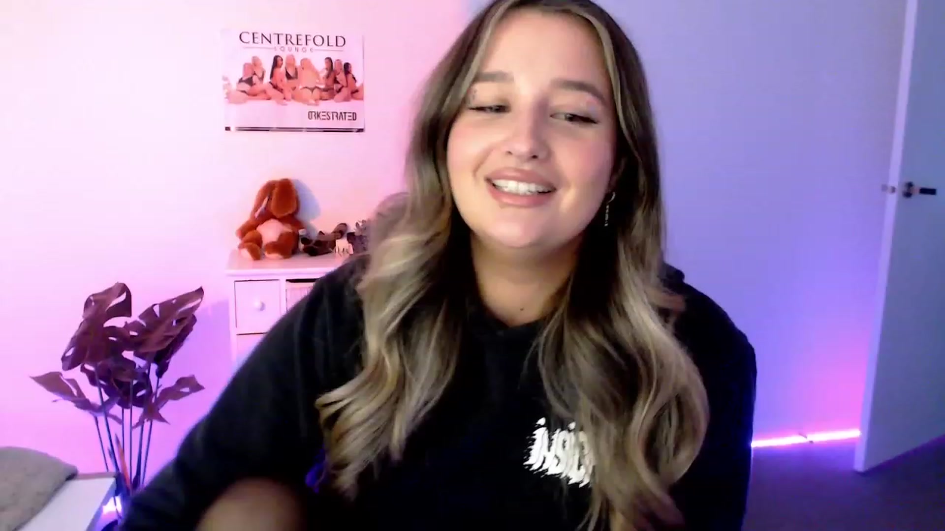 Gallery image thumbnail from StonksRoom's myfreecams stream on, 11/03/2023, 08:04 image 14 of 20