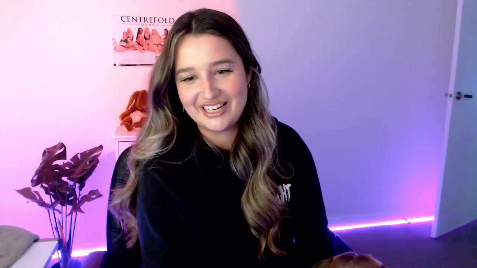 Gallery image thumbnail from StonksRoom's myfreecams stream on, 11/03/2023, 08:04 image 9 of 20