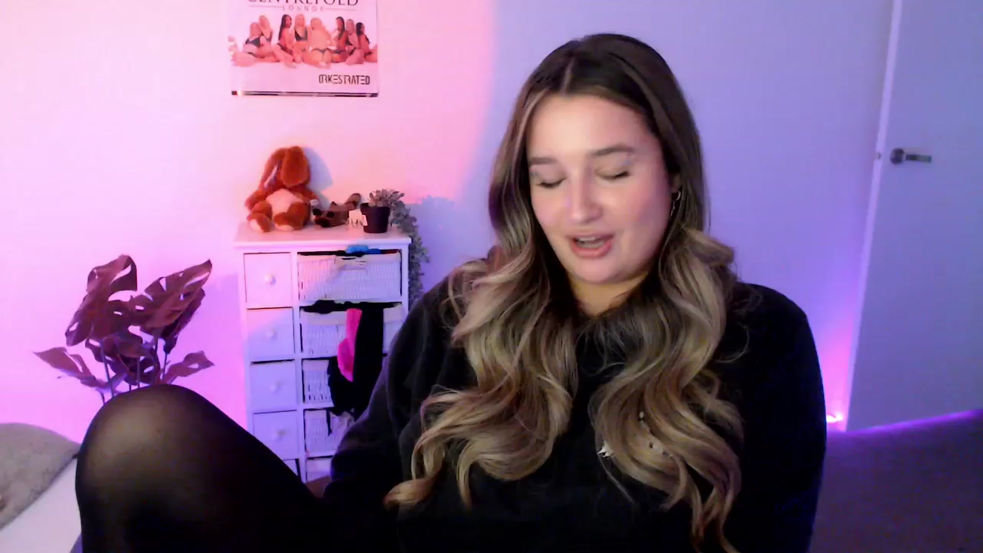 Gallery image thumbnail from StonksRoom's myfreecams stream on, 11/03/2023, 09:47 image 3 of 20
