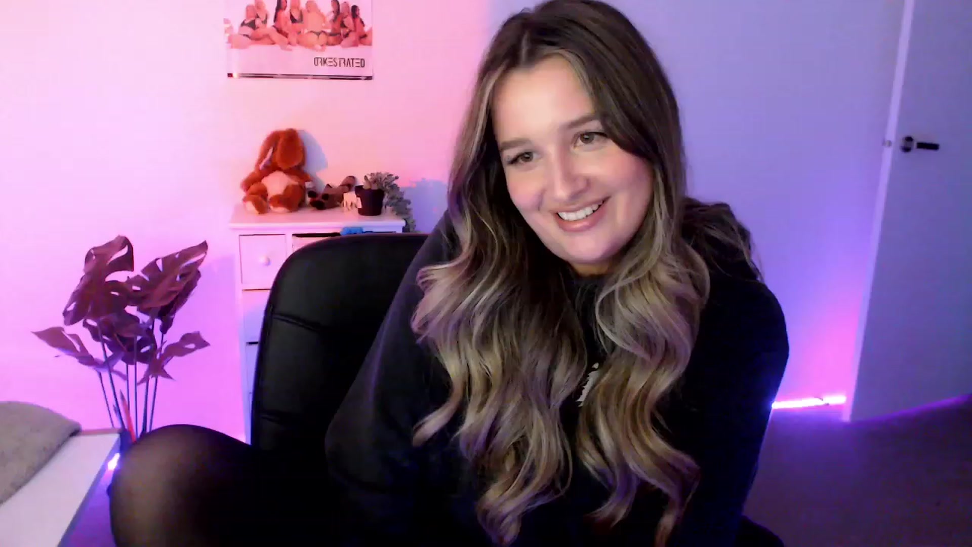 Gallery image thumbnail from StonksRoom's myfreecams stream on, 11/03/2023, 09:47 image 14 of 20