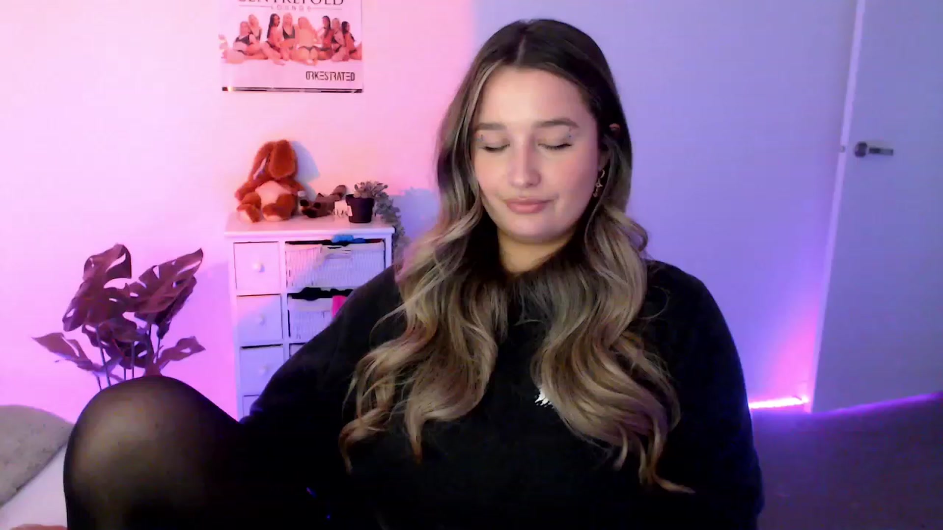 Gallery image thumbnail from StonksRoom's myfreecams stream on, 11/03/2023, 09:47 image 2 of 20