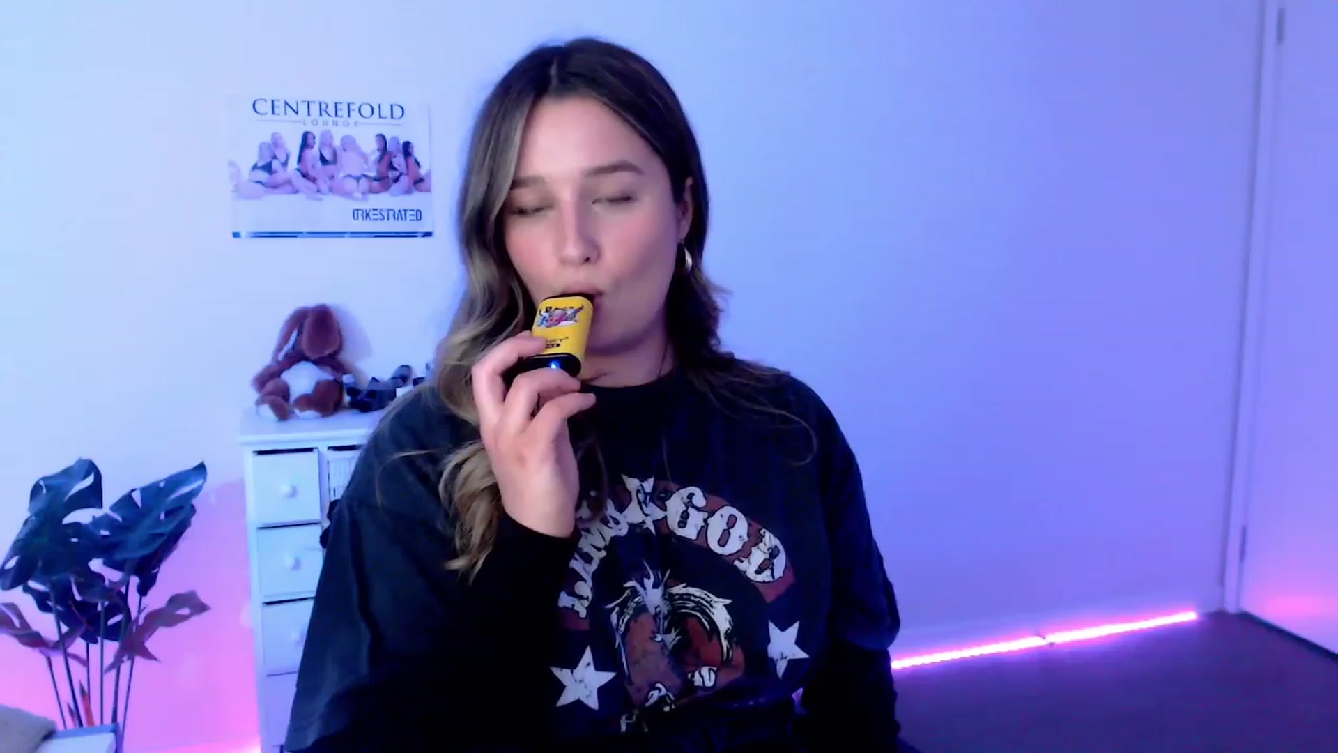 Gallery image thumbnail from StonksRoom's myfreecams stream on, 11/04/2023, 08:32 image 17 of 20