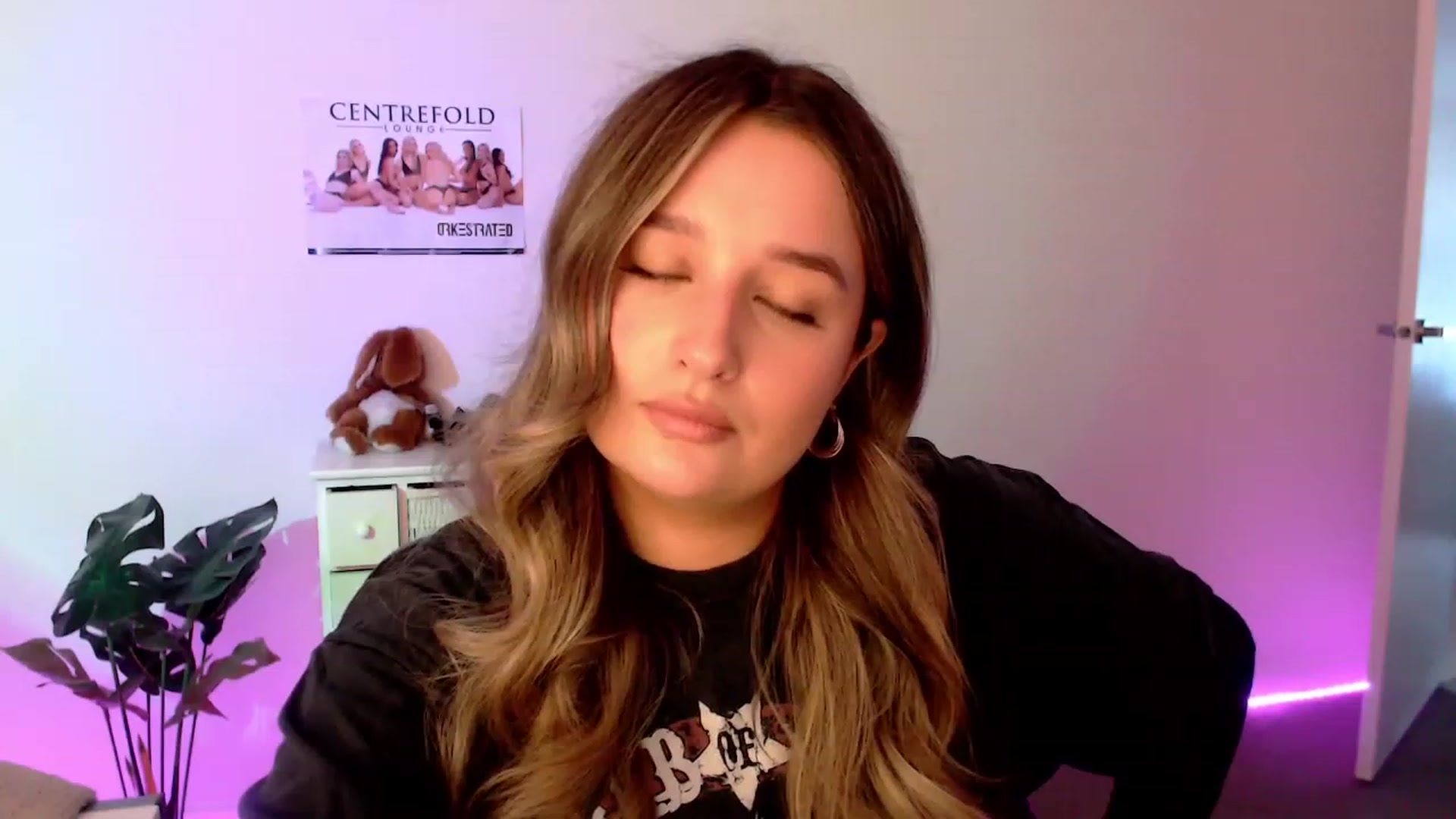 Gallery image thumbnail from StonksRoom's myfreecams stream on, 11/04/2023, 08:32 image 4 of 20