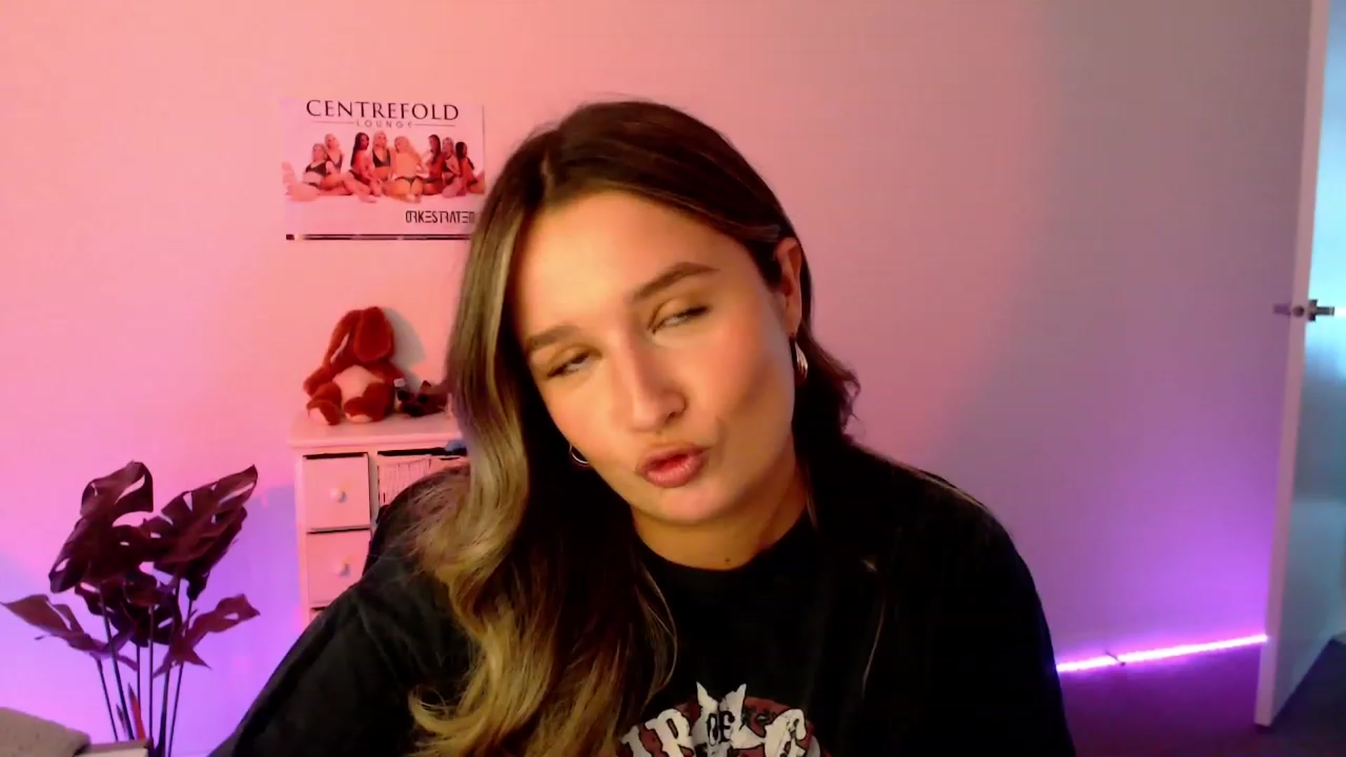 Gallery image thumbnail from StonksRoom's myfreecams stream on, 11/04/2023, 08:32 image 2 of 20