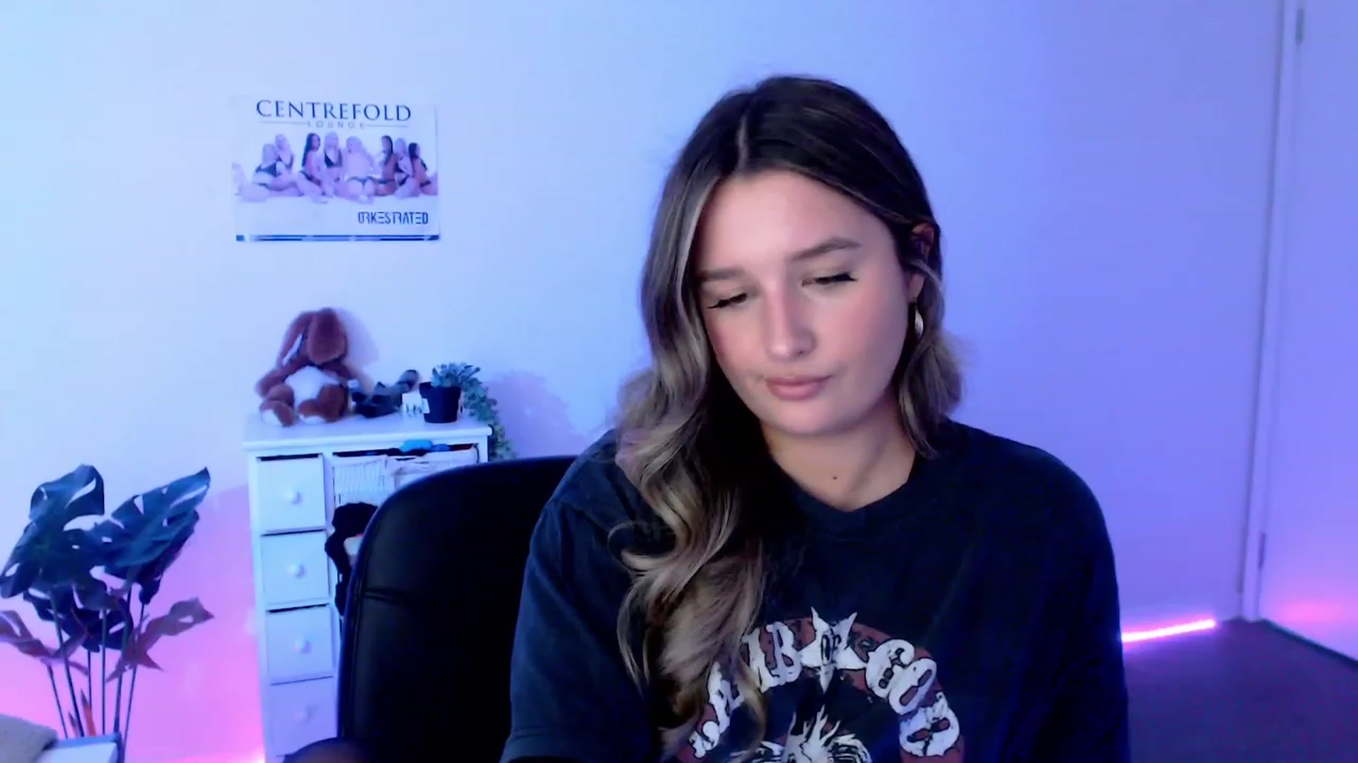 Gallery image thumbnail from StonksRoom's myfreecams stream on, 11/04/2023, 08:32 image 8 of 20