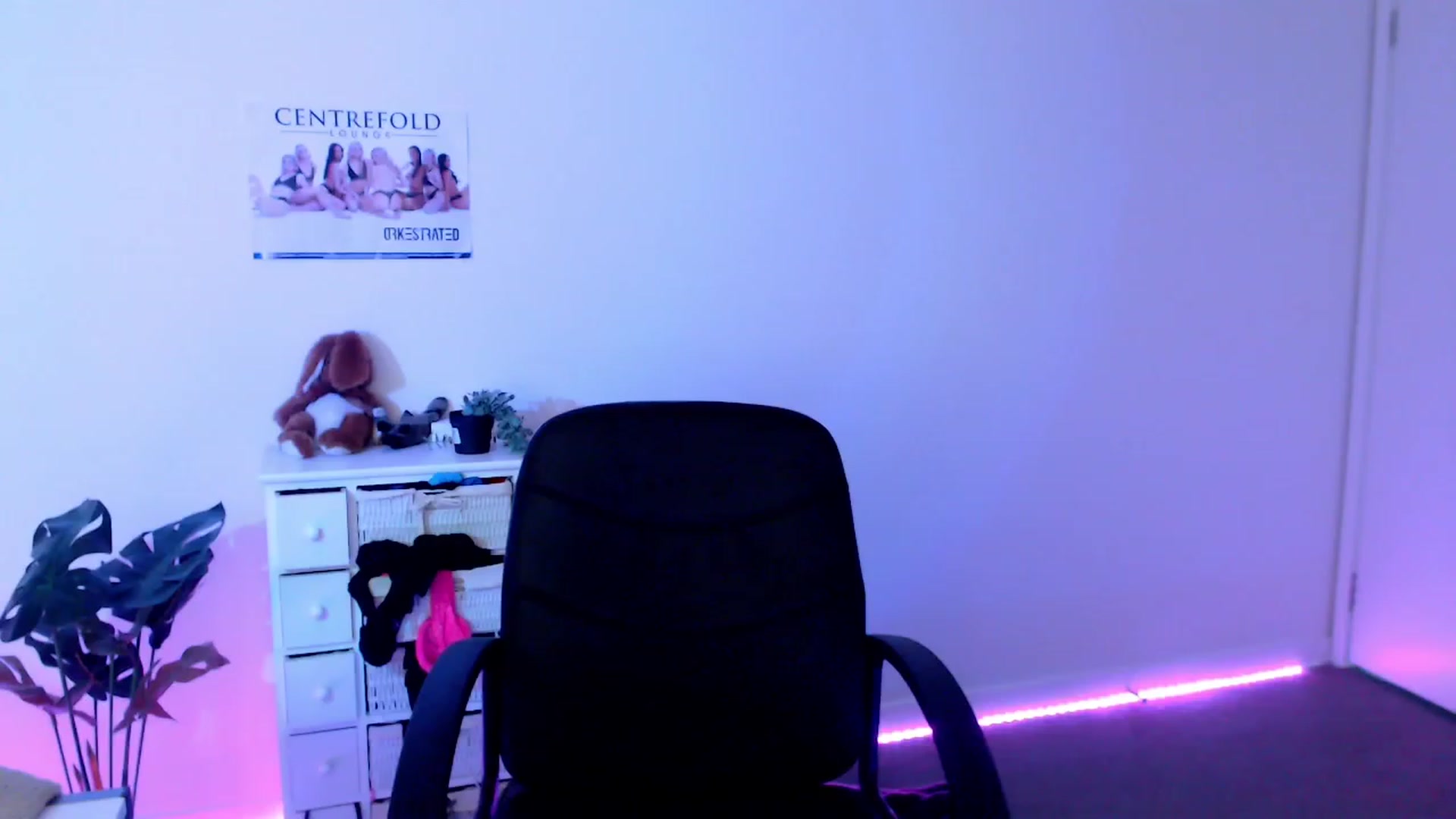 Gallery image thumbnail from StonksRoom's myfreecams stream on, 11/04/2023, 08:32 image 9 of 20