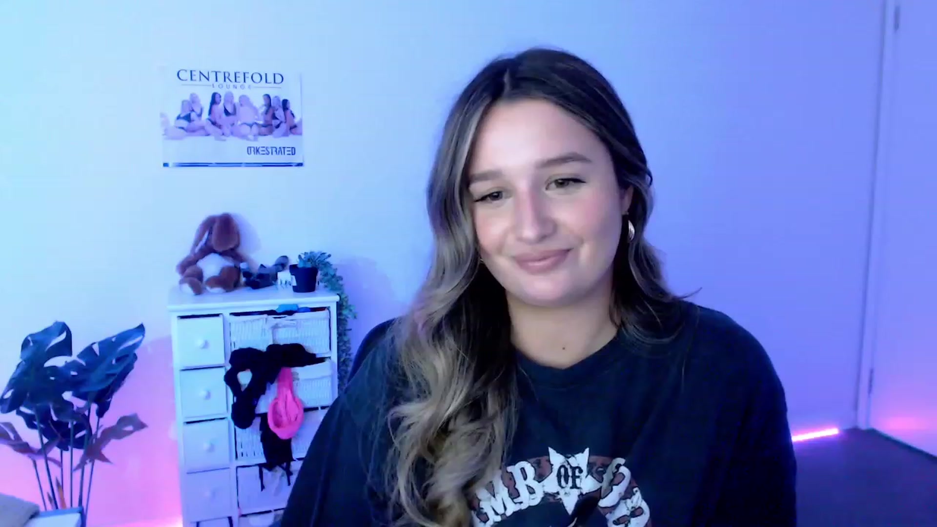 Gallery image thumbnail from StonksRoom's myfreecams stream on, 11/04/2023, 08:32 image 6 of 20