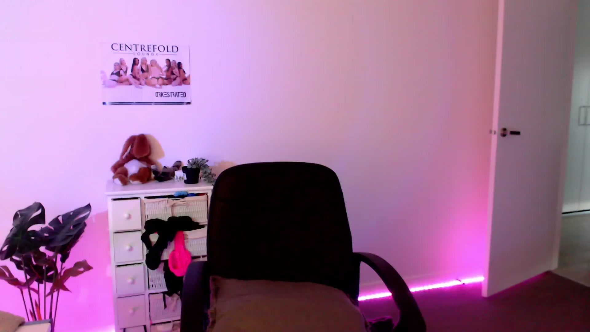 Gallery image thumbnail from StonksRoom's myfreecams stream on, 11/04/2023, 08:32 image 18 of 20