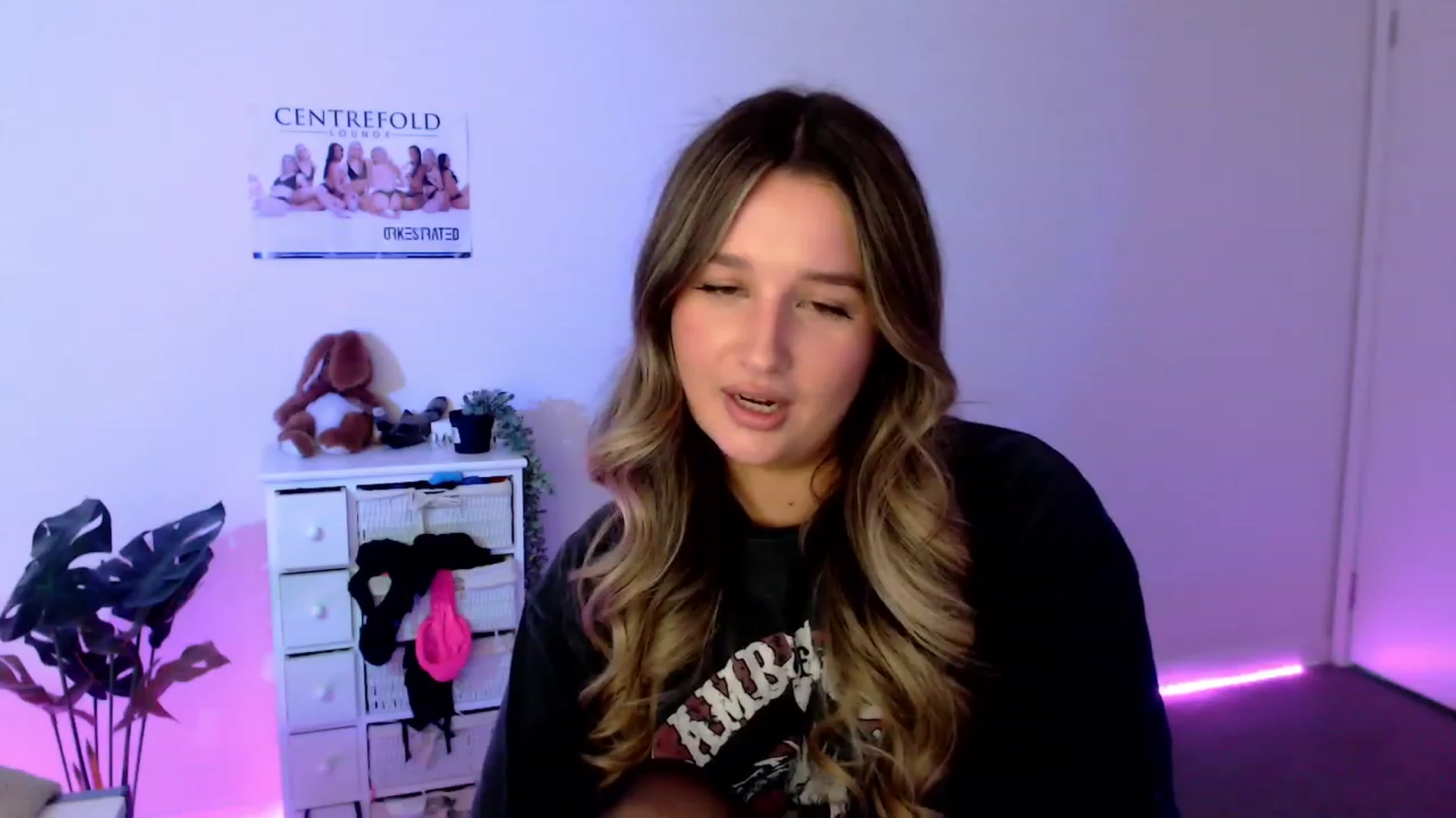 Gallery image thumbnail from StonksRoom's myfreecams stream on, 11/04/2023, 08:32 image 11 of 20
