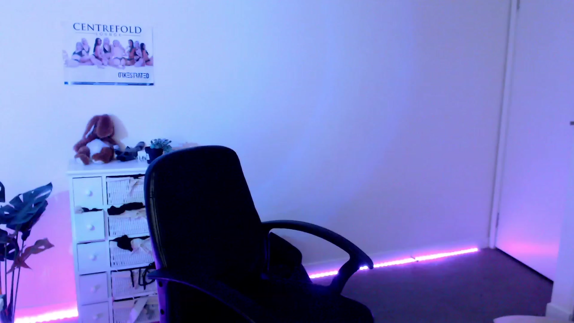 Gallery image thumbnail from StonksRoom's myfreecams stream on, 11/04/2023, 09:44 image 19 of 20