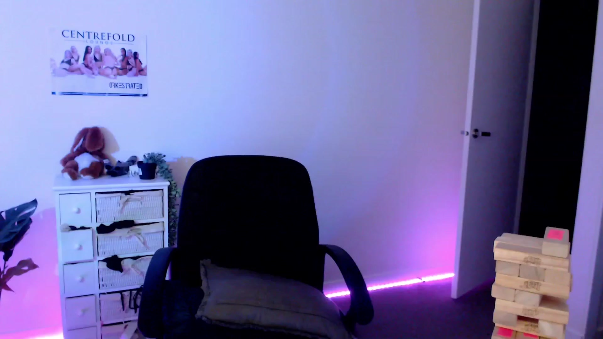 Gallery image thumbnail from StonksRoom's myfreecams stream on, 11/04/2023, 09:44 image 12 of 20