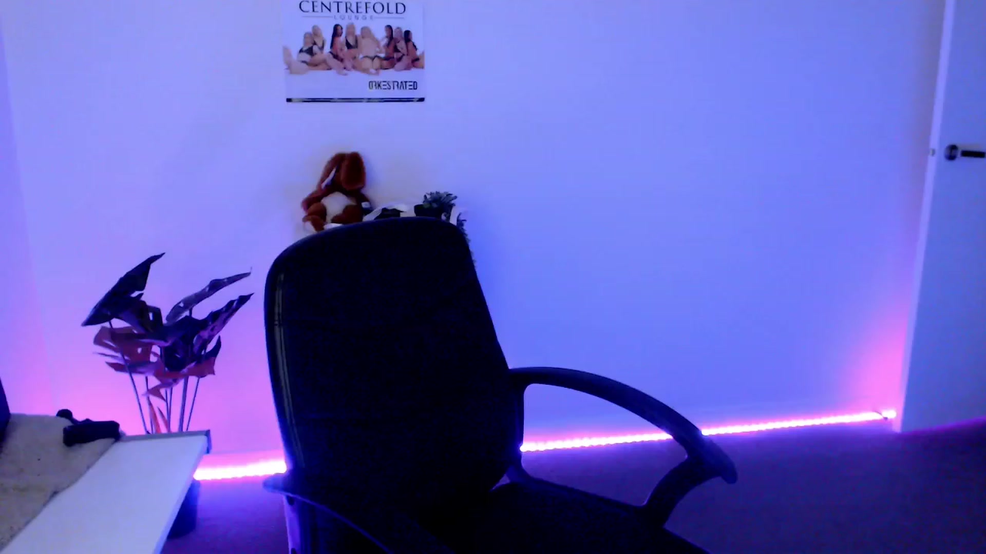 Gallery image thumbnail from StonksRoom's myfreecams stream on, 11/10/2023, 10:11 image 16 of 20