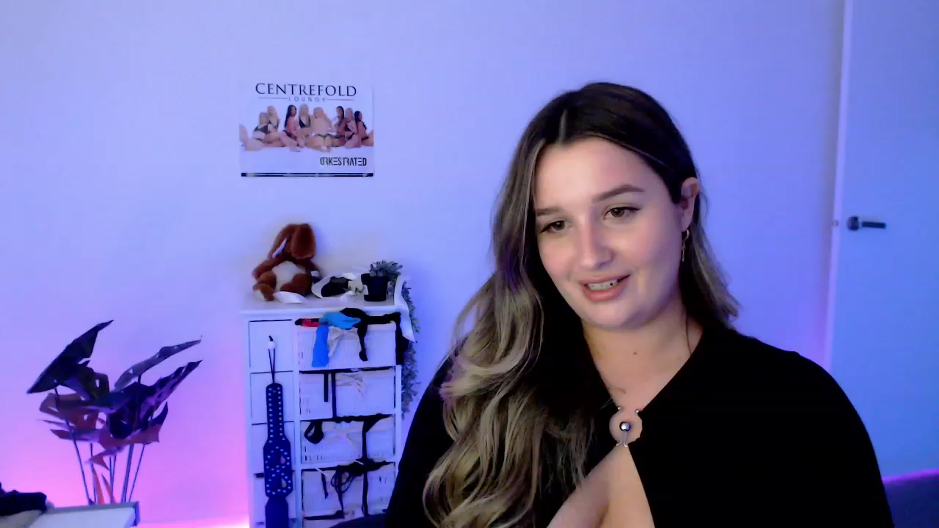 Gallery image thumbnail from StonksRoom's myfreecams stream on, 11/10/2023, 10:11 image 3 of 20
