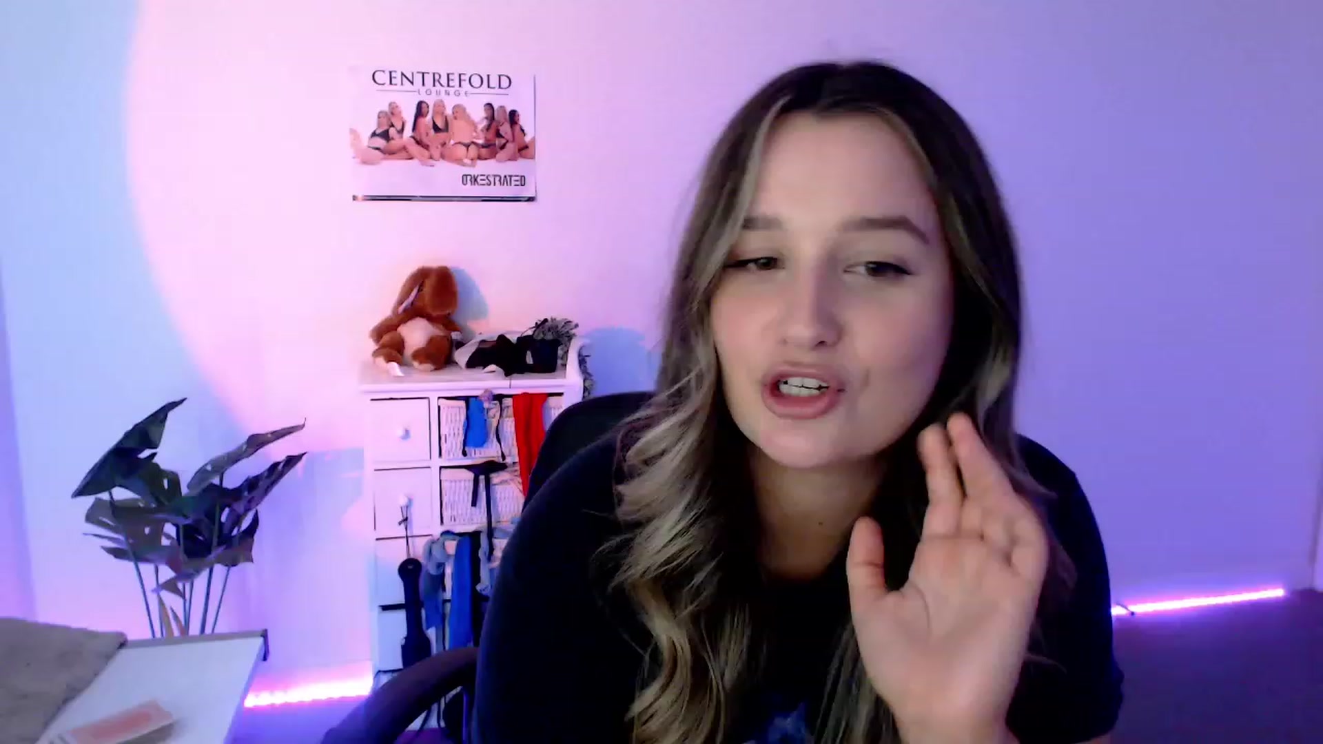 Gallery image thumbnail from StonksRoom's myfreecams stream on, 11/11/2023, 08:38 image 19 of 20
