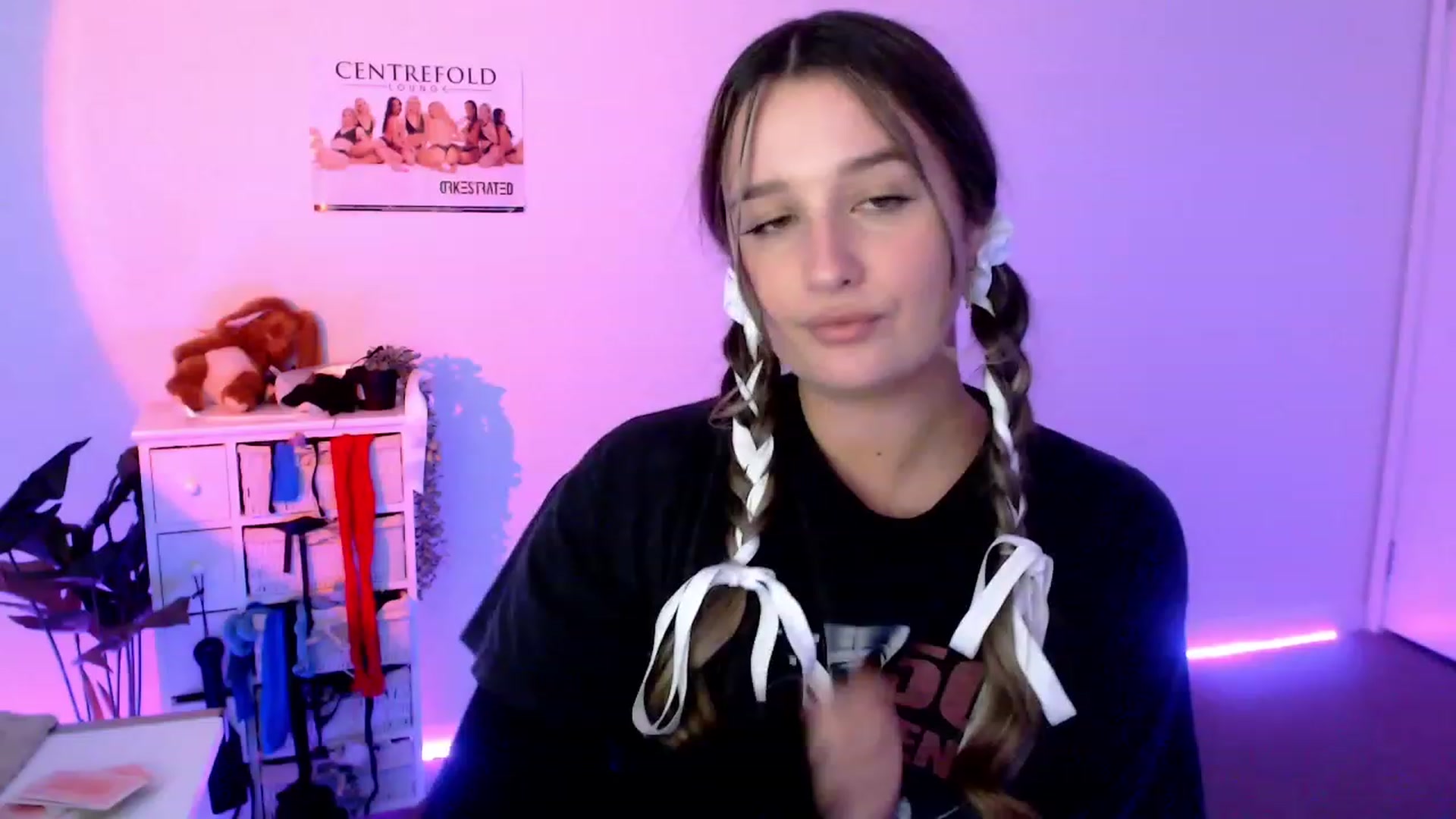 Gallery image thumbnail from StonksRoom's myfreecams stream on, 11/12/2023, 09:58 image 17 of 20