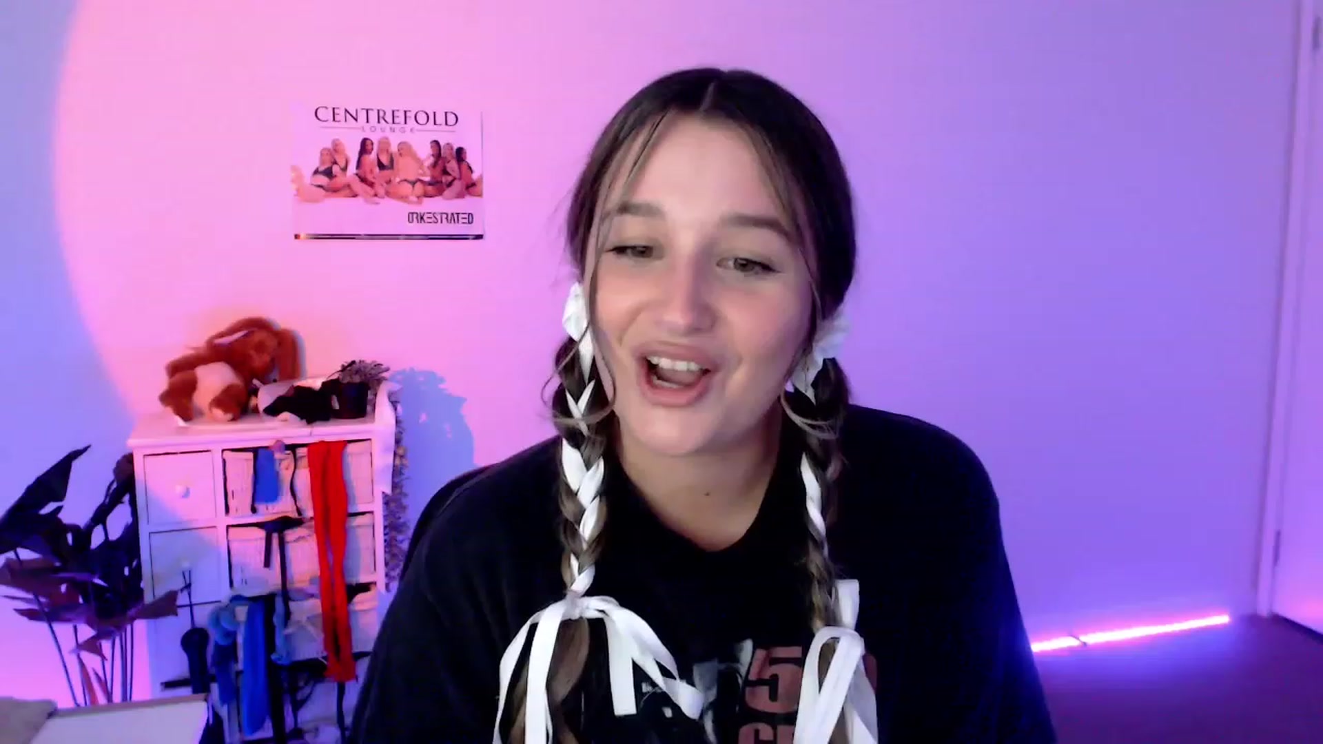Gallery image thumbnail from StonksRoom's myfreecams stream on, 11/12/2023, 09:58 image 20 of 20