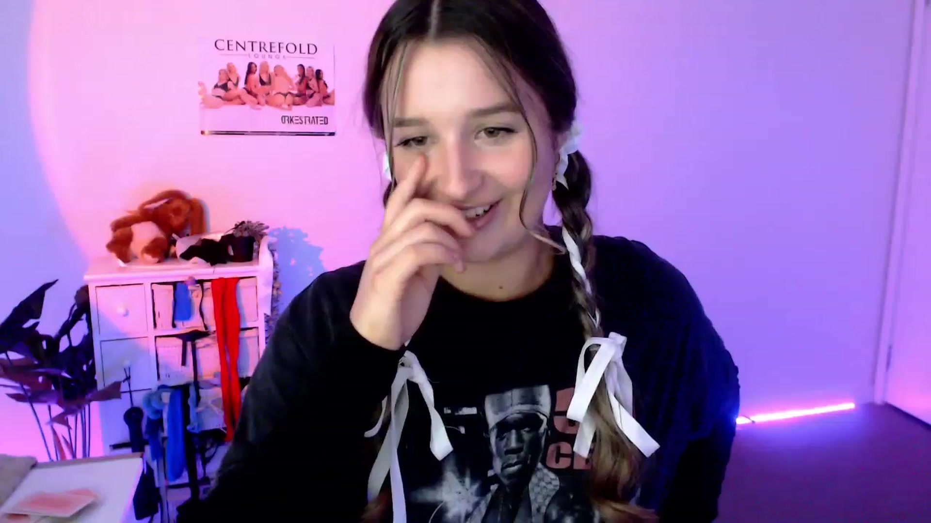 Gallery image thumbnail from StonksRoom's myfreecams stream on, 11/12/2023, 09:58 image 16 of 20