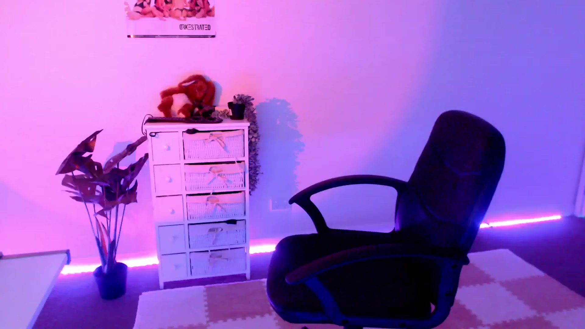 Gallery image thumbnail from StonksRoom's myfreecams stream on, 11/18/2023, 09:11 image 3 of 20