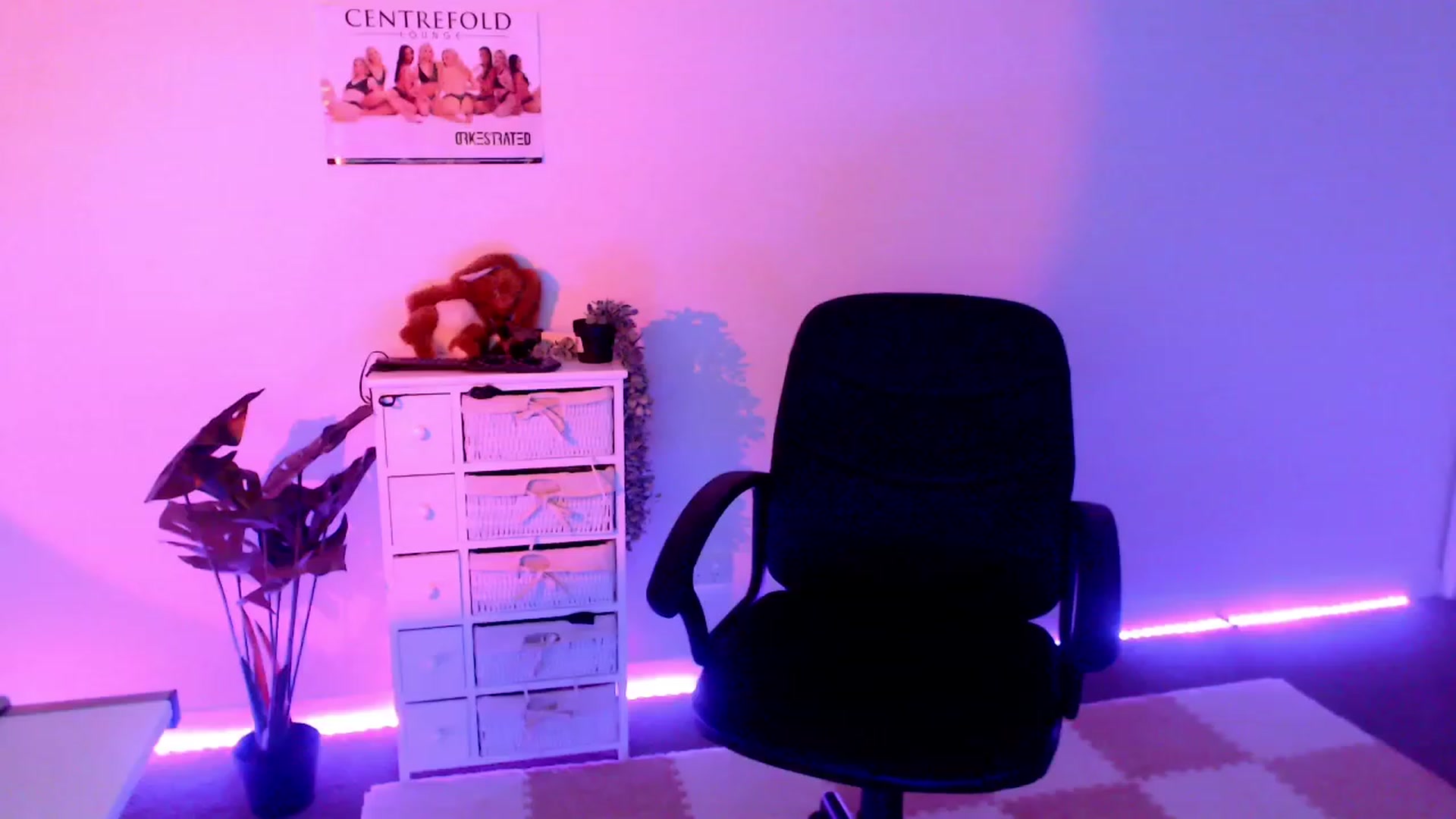 Gallery image thumbnail from StonksRoom's myfreecams stream on, 11/18/2023, 09:56 image 13 of 20