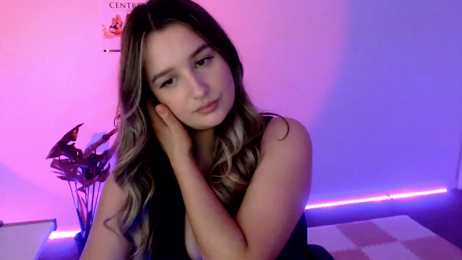 Gallery image thumbnail from StonksRoom's myfreecams stream on, 11/18/2023, 09:56 image 16 of 20