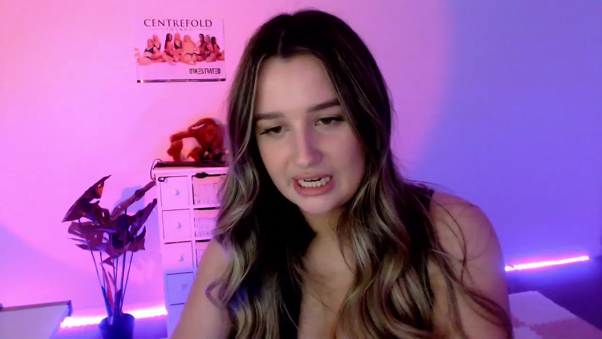 Gallery image thumbnail from StonksRoom's myfreecams stream on, 11/18/2023, 10:20 image 4 of 20