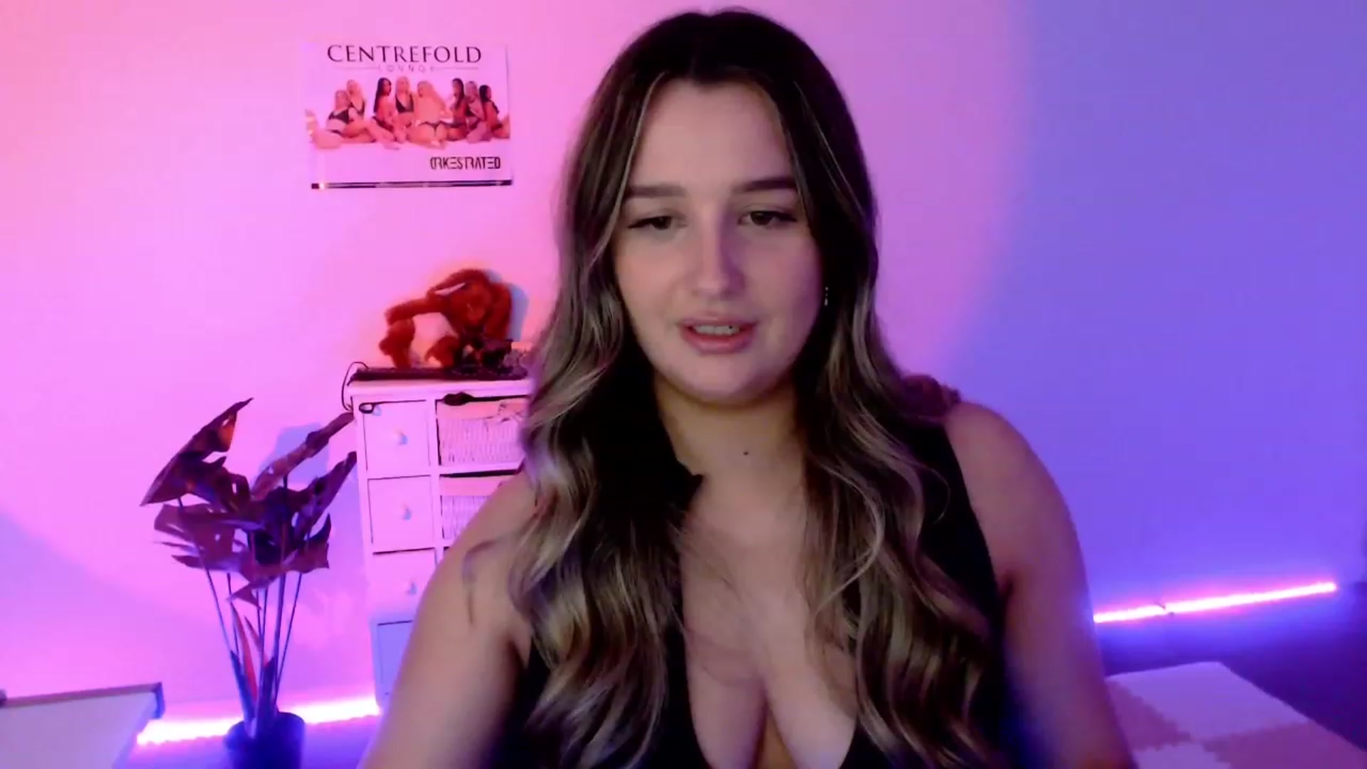 Gallery image thumbnail from StonksRoom's myfreecams stream on, 11/18/2023, 10:20 image 13 of 20