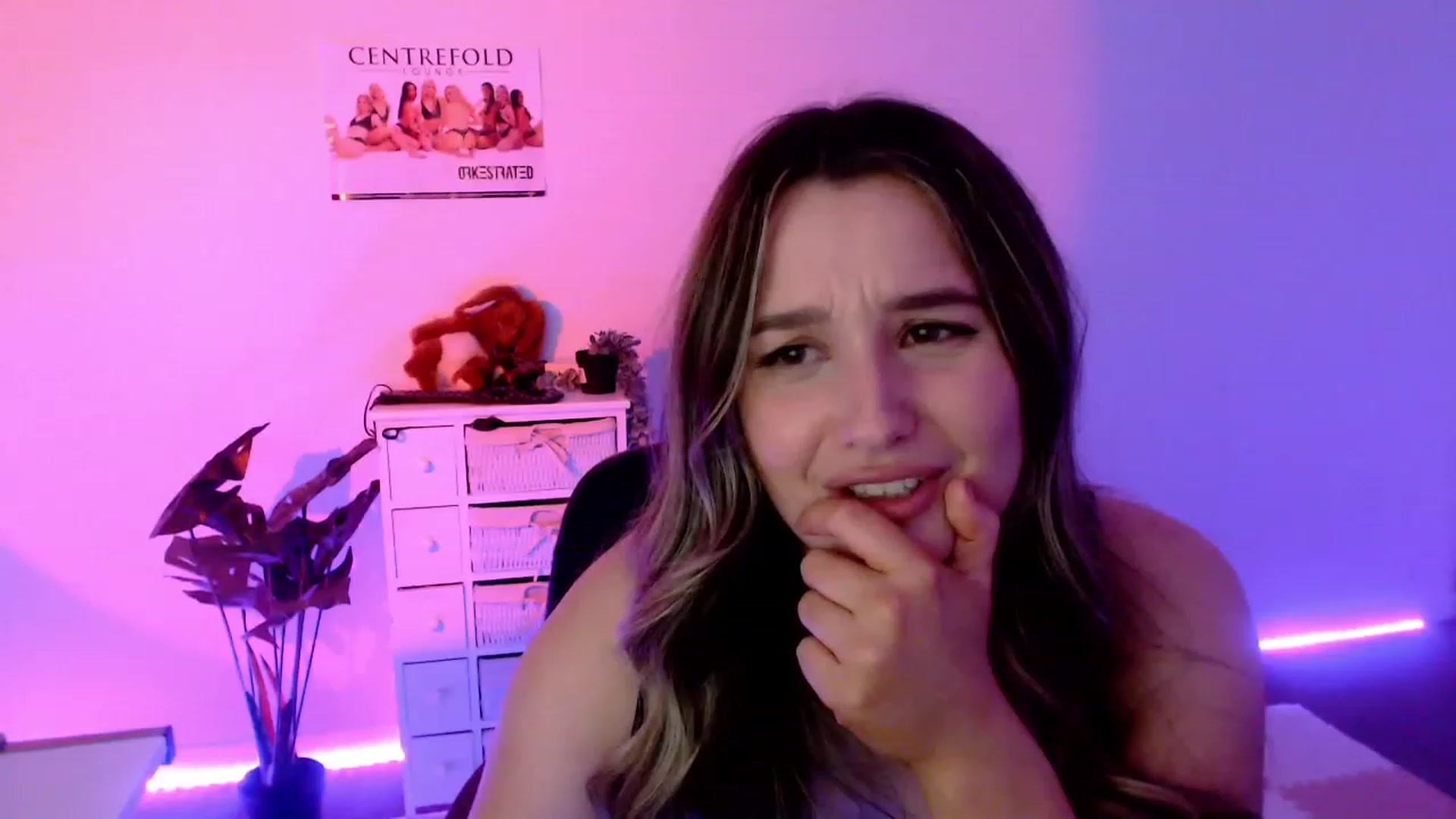 Gallery image thumbnail from StonksRoom's myfreecams stream on, 11/18/2023, 10:20 image 6 of 20