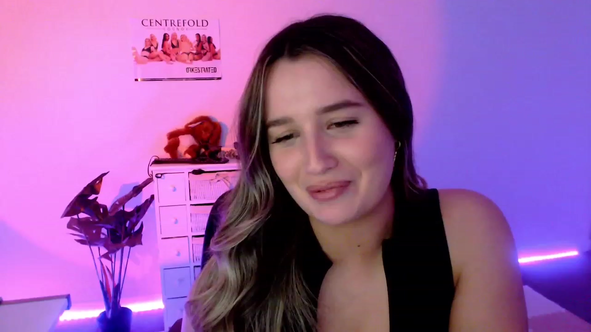 Gallery image thumbnail from StonksRoom's myfreecams stream on, 11/18/2023, 10:20 image 19 of 20