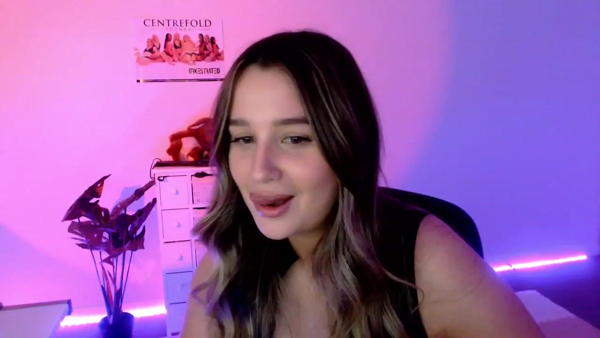 Gallery image thumbnail from StonksRoom's myfreecams stream on, 11/18/2023, 10:20 image 16 of 20