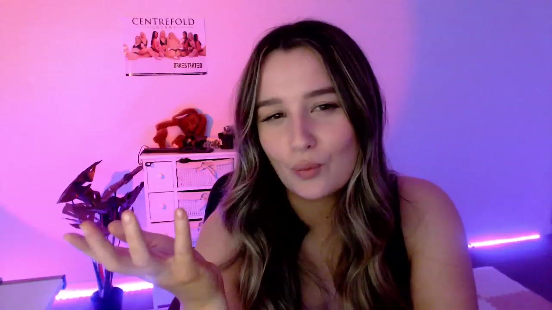 Gallery image thumbnail from StonksRoom's myfreecams stream on, 11/18/2023, 10:20 image 9 of 20
