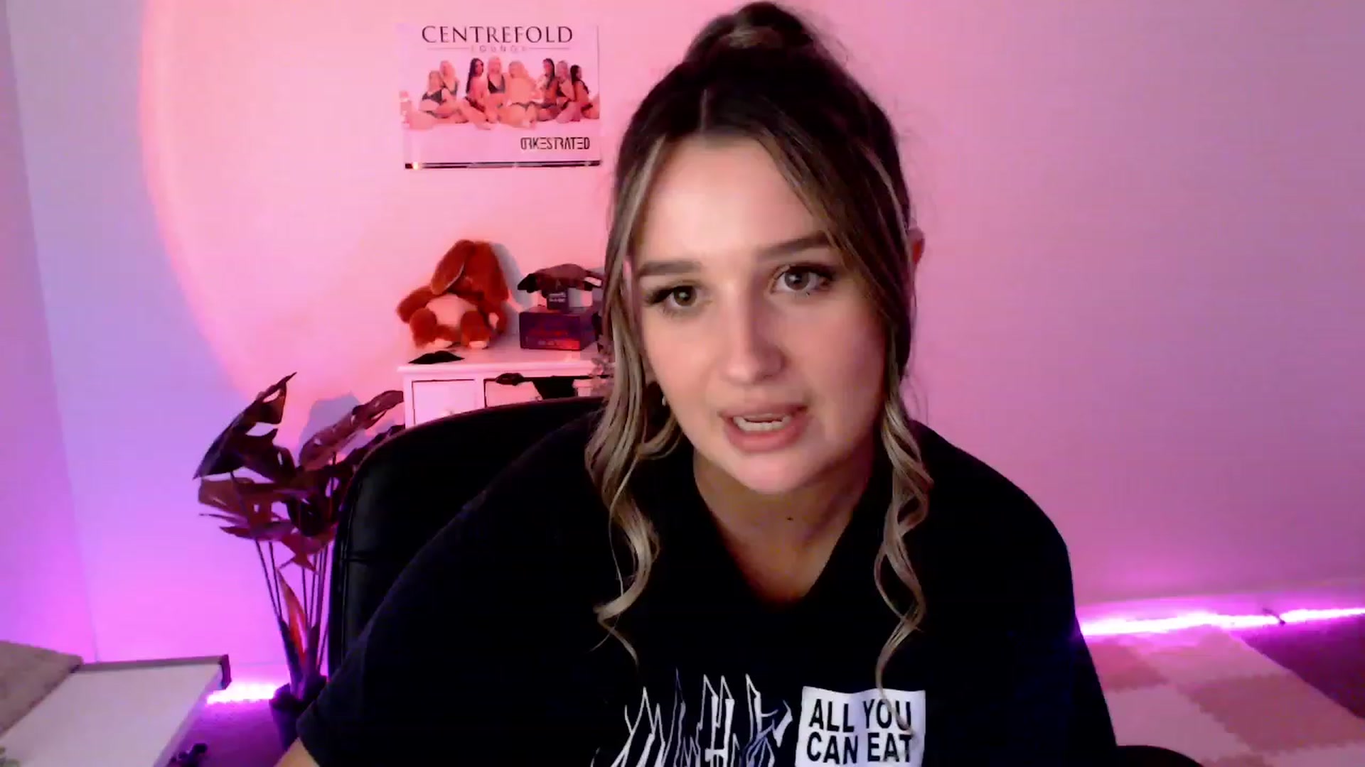 Gallery image thumbnail from StonksRoom's myfreecams stream on, 11/29/2023, 10:28 image 17 of 20