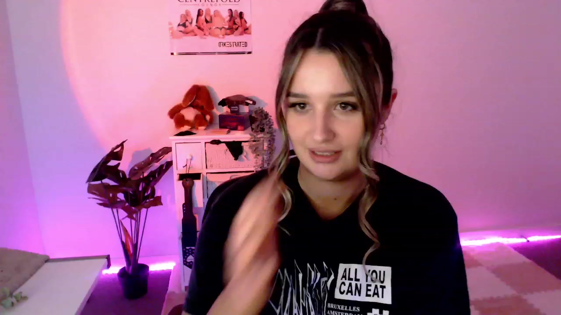 Gallery image thumbnail from StonksRoom's myfreecams stream on, 11/29/2023, 10:28 image 10 of 20