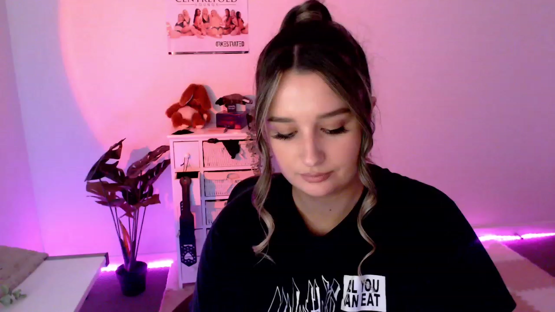 Gallery image thumbnail from StonksRoom's myfreecams stream on, 11/29/2023, 10:28 image 3 of 20
