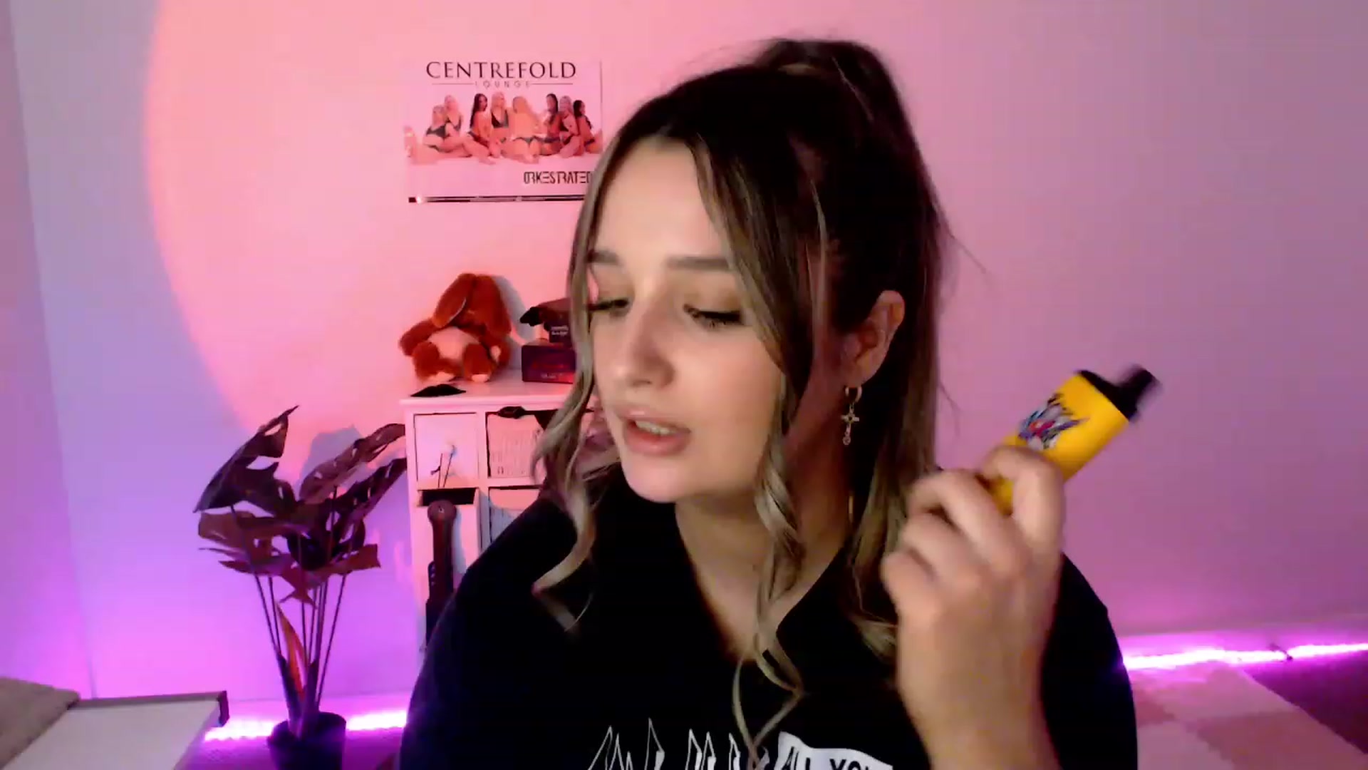 Gallery image thumbnail from StonksRoom's myfreecams stream on, 11/29/2023, 10:28 image 20 of 20