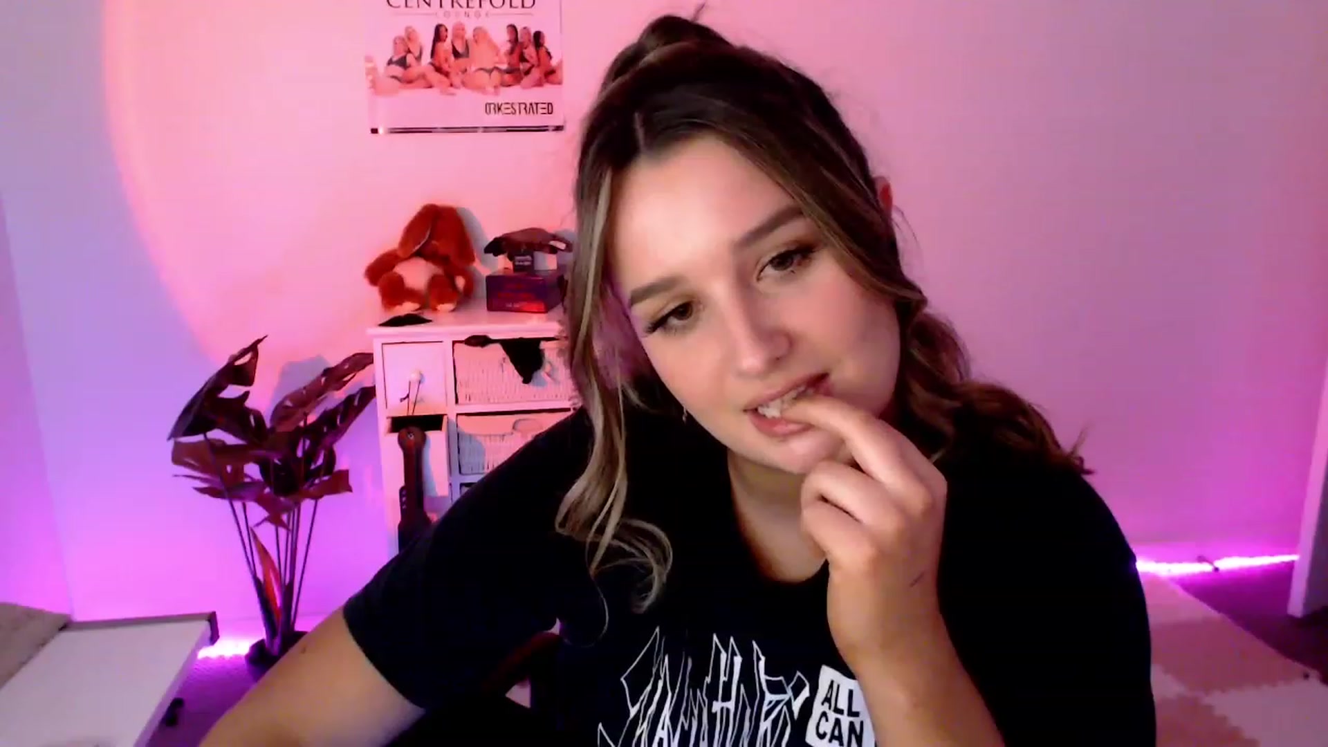Gallery image thumbnail from StonksRoom's myfreecams stream on, 11/29/2023, 11:08 image 13 of 20