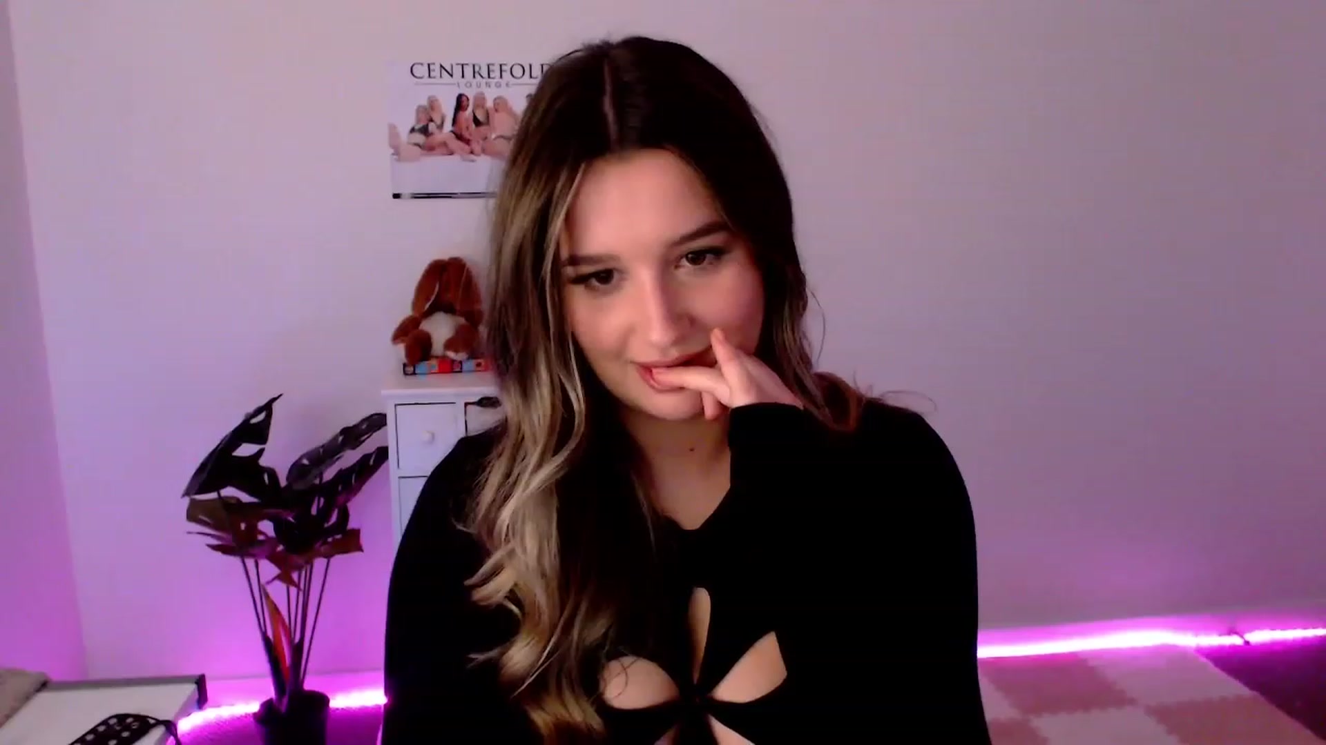 Gallery image thumbnail from StonksRoom's myfreecams stream on, 12/07/2023, 09:06 image 10 of 20