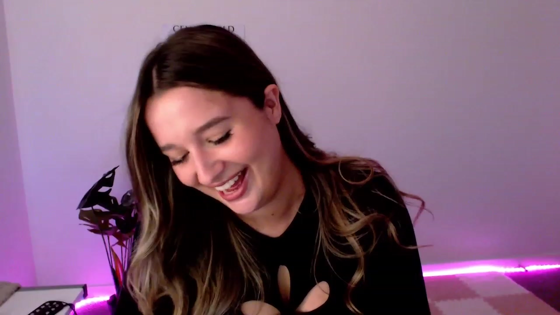 Gallery image thumbnail from StonksRoom's myfreecams stream on, 12/07/2023, 09:06 image 13 of 20