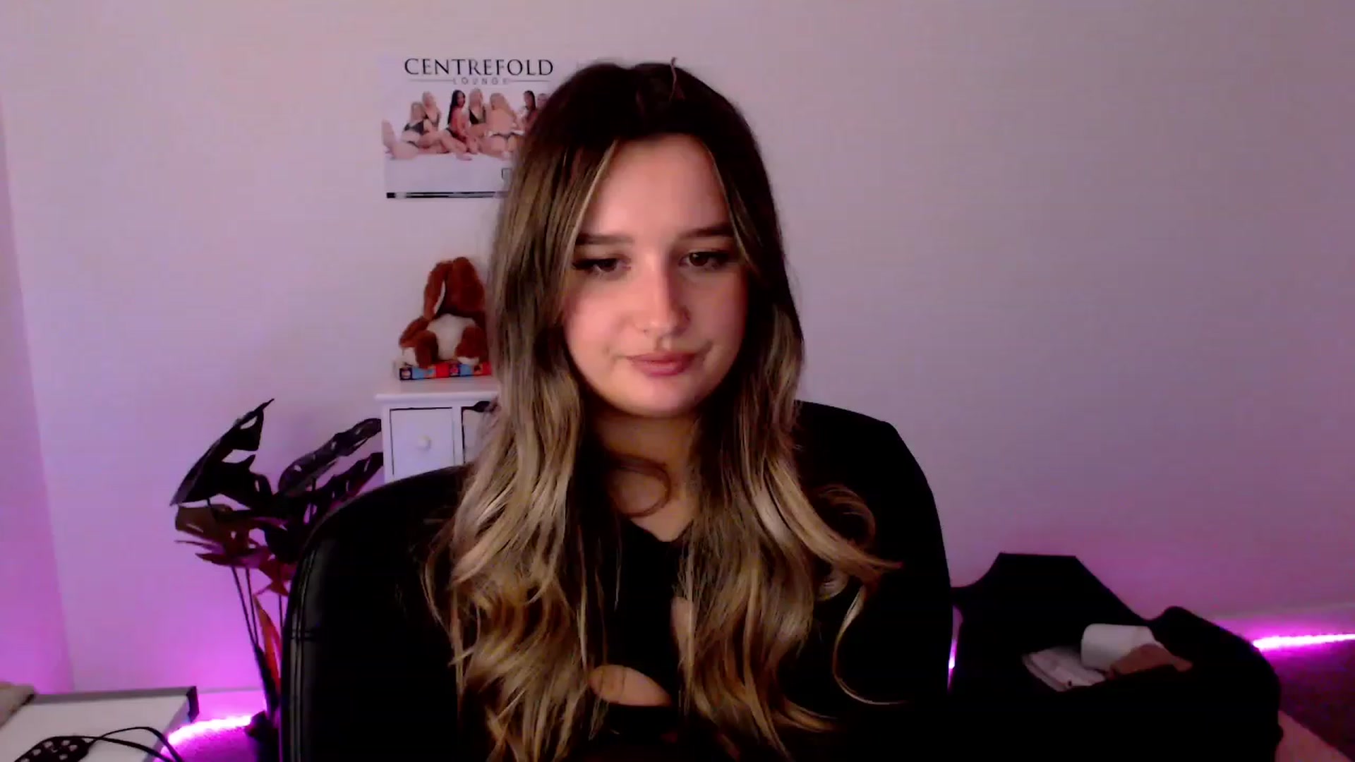 Gallery image thumbnail from StonksRoom's myfreecams stream on, 12/07/2023, 12:12 image 15 of 20