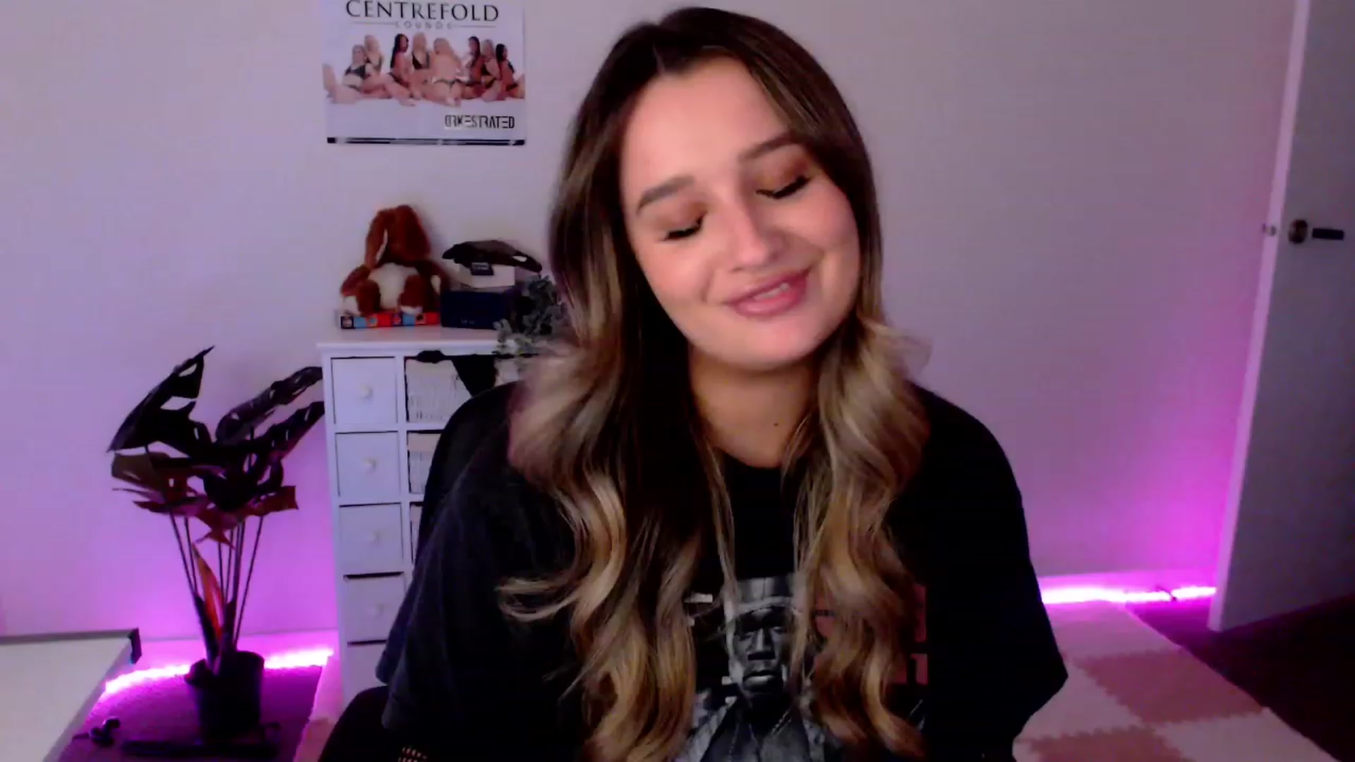 Gallery image thumbnail from StonksRoom's myfreecams stream on, 12/08/2023, 08:40 image 14 of 20