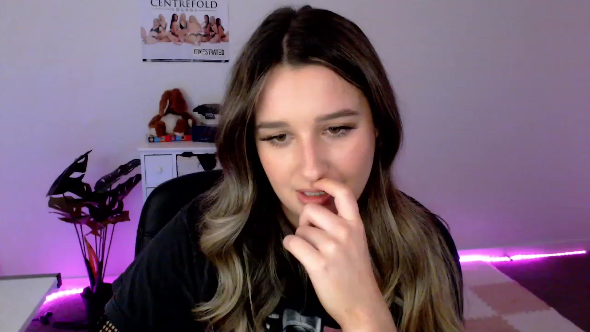 Gallery image thumbnail from StonksRoom's myfreecams stream on, 12/08/2023, 09:14 image 20 of 20